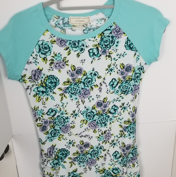 🎀NWT No comment floral top. - Picture 1 of 6
